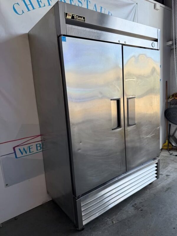 True SS 2-Door Freezer - Image 4