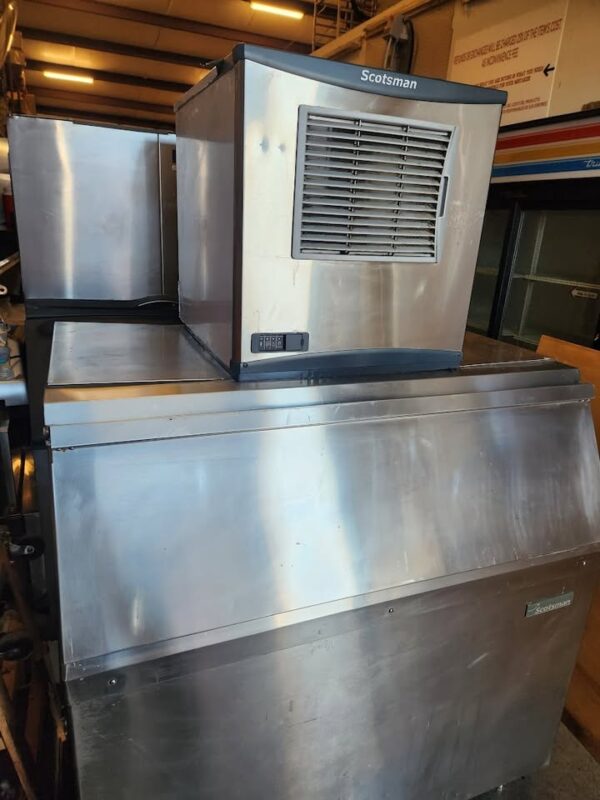 Scotsman Ice Machine with Bin (Maquina de hielo con Bin) - Image 3