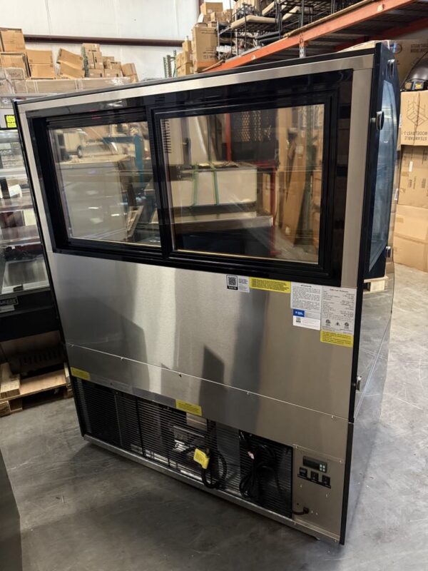 Avantco Grab N' Go Merchandiser Cooler - Image 7
