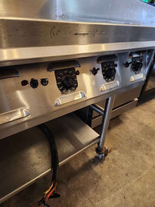Lang 72" Electric Griddle w/ Stand - Image 5