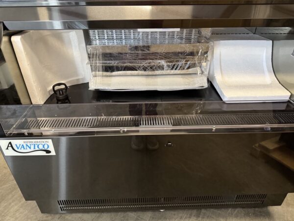 Avantco Grab N' Go Merchandiser Cooler - Image 5