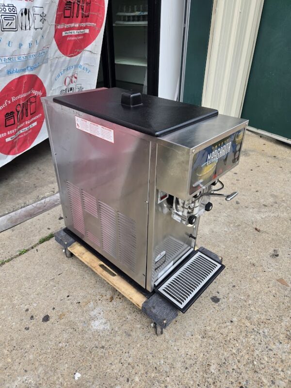 Cratcho Grindmaster Margarita Machine 3311 - Image 7
