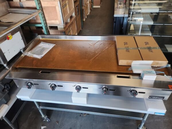 New Dukers 60" Griddle 1" Plate DCGMA60 - Image 3