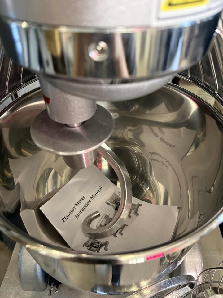 10 Qt. Heavy Duty Gear Driven Planetary Mixer with Timer NEW, Batidora de 10QTS NUEVA - Image 3