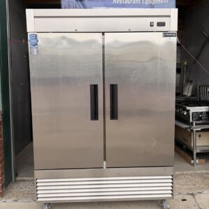Dukers 2-Door Commercial SS Reach-In Freezer D55F, Congelador de 2 Puertas