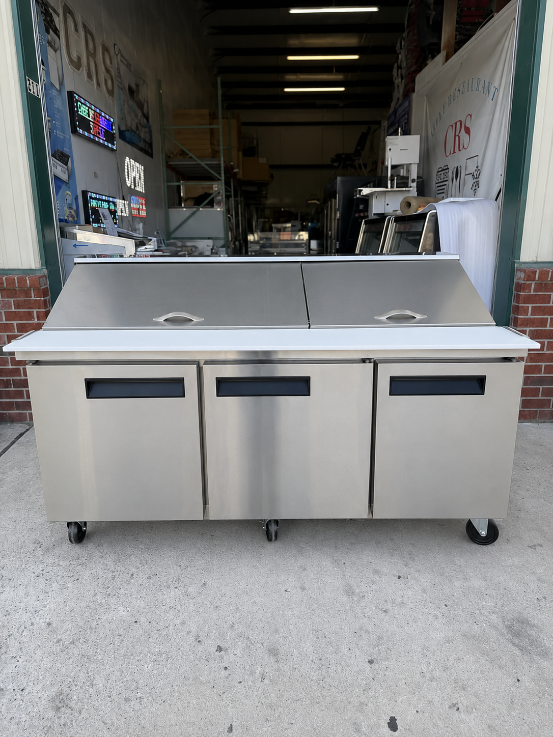 New 72" 3-Door Refrigerated Mega Sandwich Prep Table, 72" Mesa de Preparacion Mega Top Refigerador