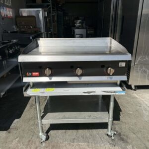36" Thermostat Griddle with Equipment Stand, Plancha de 36" Termostato con Mesa para Equipo