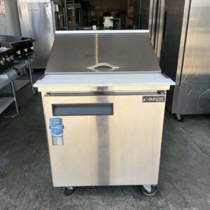 Dukers DSP29-12M-S1 Refrigerated Prep Table Pre-Owned, Mesa de Preparacion 29" Refrigerador Usada