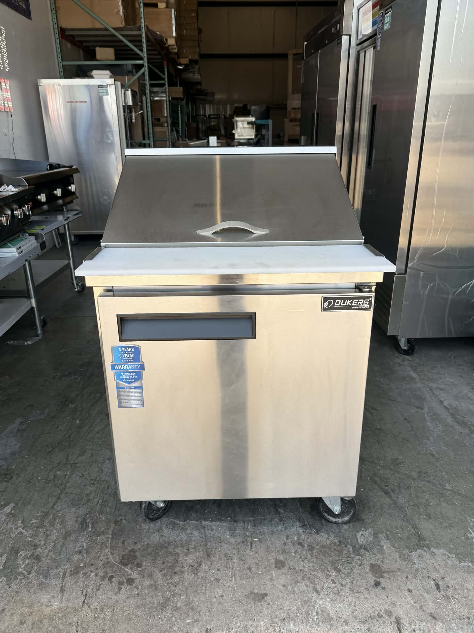 Dukers DSP29-12M-S1 Refrigerated Prep Table Pre-Owned, Mesa de Preparacion 29" Refrigerador Usada